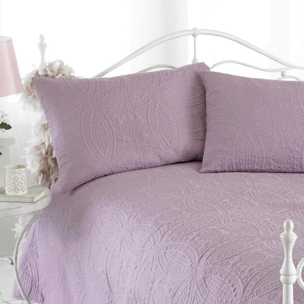 Embossed Parisienne Bedspread & 2 Pillow Shams